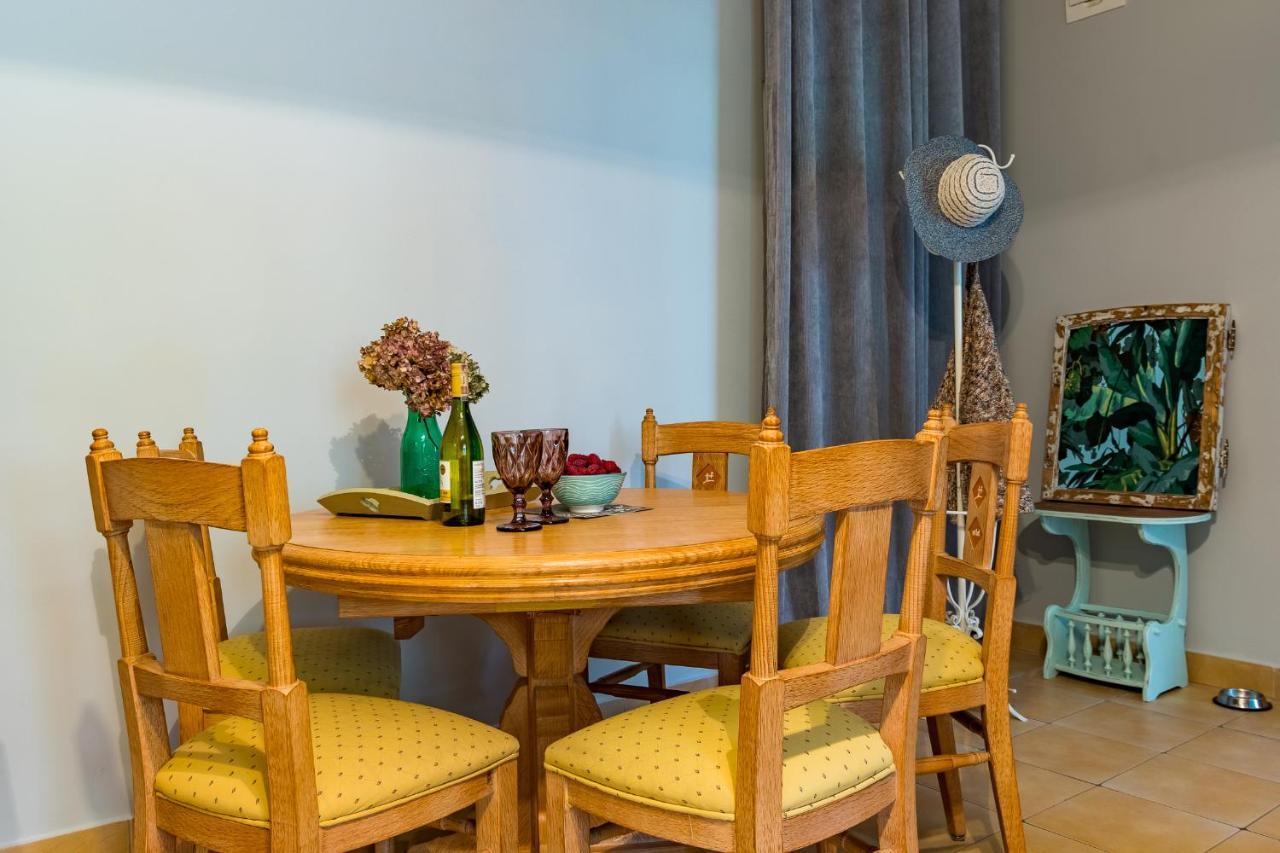 Pokoje Goscinne Przy Rynku Dąbrówno Buitenkant foto