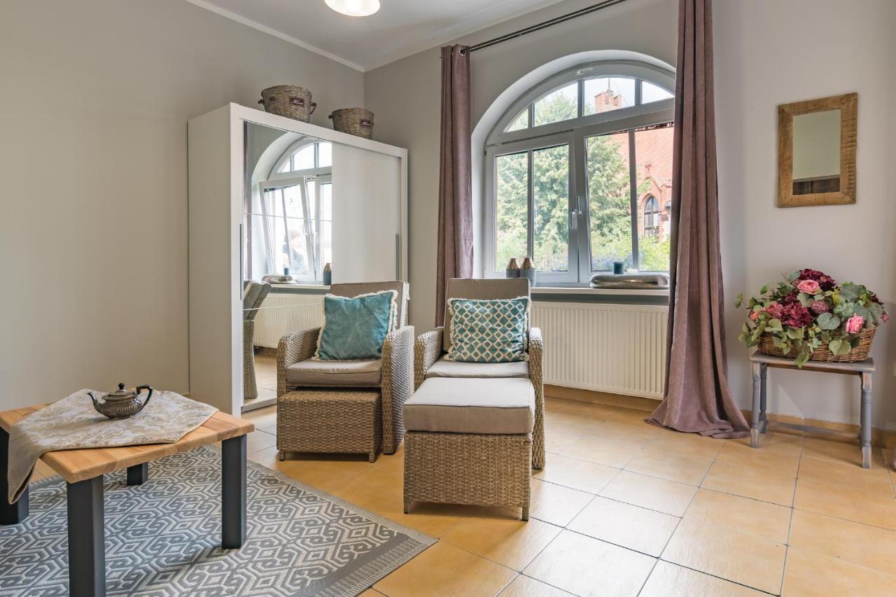 Pokoje Goscinne Przy Rynku Dąbrówno Buitenkant foto